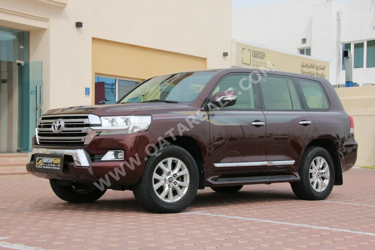 Toyota  Land Cruiser  GXR - Limited  2016  Automatic  104,000 Km  8 Cylinder  Four Wheel Drive (4WD)  SUV  Brown