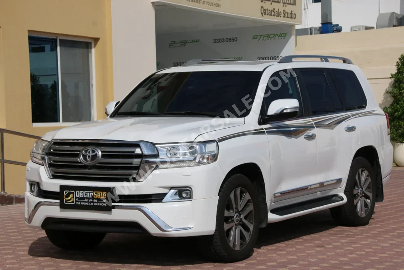  Toyota  Land Cruiser  VXS  2016  Automatic  208,000 Km  8 Cylinder  Four Wheel Drive (4WD)  SUV  White  With Warranty