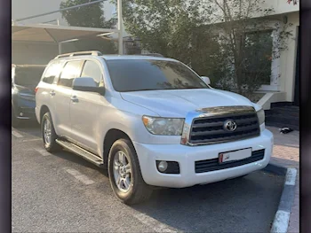 Toyota  Sequoia  SR5  2015  Automatic  147,200 Km  8 Cylinder  Four Wheel Drive (4WD)  SUV  Pearl