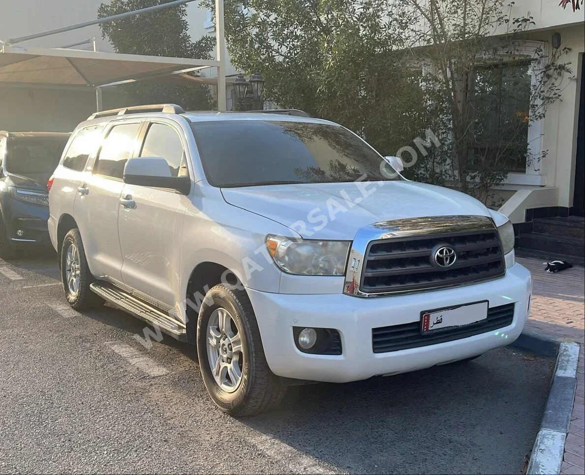 Toyota  Sequoia  SR5  2015  Automatic  147,200 Km  8 Cylinder  Four Wheel Drive (4WD)  SUV  Pearl