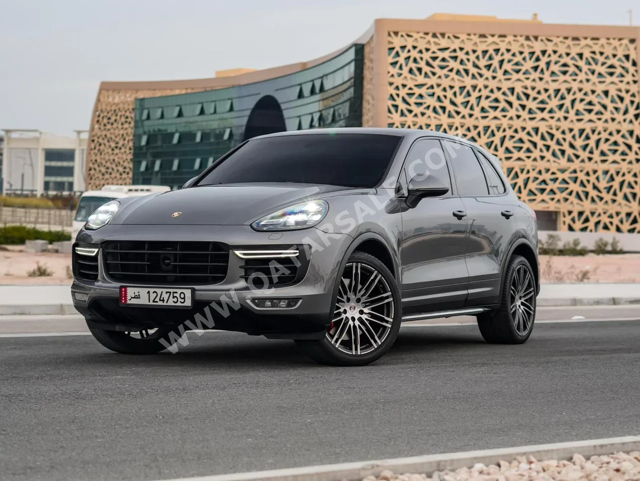 Porsche  Cayenne  Turbo  2016  Automatic  83,000 Km  8 Cylinder  Four Wheel Drive (4WD)  SUV  Gray