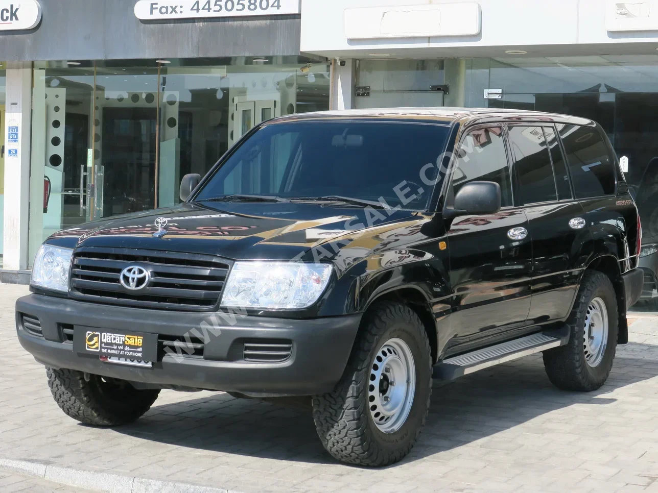 Toyota  Land Cruiser  G  2005  Manual  465,000 Km  6 Cylinder  Four Wheel Drive (4WD)  SUV  Black