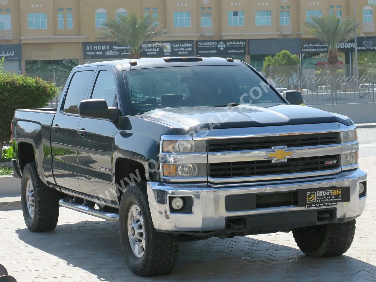 Chevrolet  Silverado  2500 HD  2015  Automatic  290,000 Km  8 Cylinder  Four Wheel Drive (4WD)  Pick Up  Black