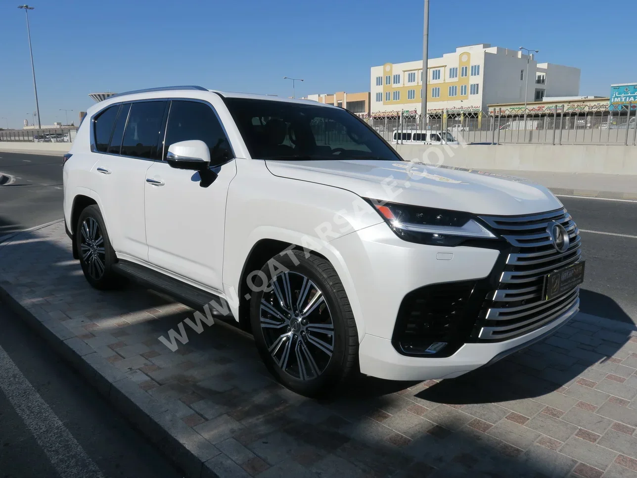  Lexus  LX  600 Luxury  2023  Automatic  29,000 Km  6 Cylinder  Four Wheel Drive (4WD)  SUV  White  With Warranty