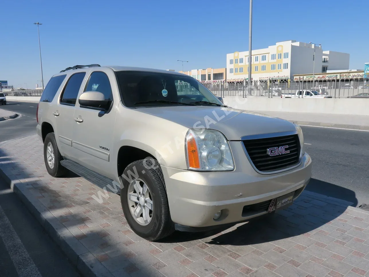 GMC  Yukon  2010  Automatic  324,000 Km  8 Cylinder  Four Wheel Drive (4WD)  SUV  Gold