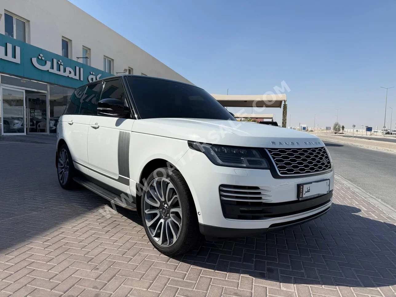 Land Rover  Range Rover  Vogue  Autobiography  2018  Automatic  42,000 Km  8 Cylinder  Four Wheel Drive (4WD)  SUV  White