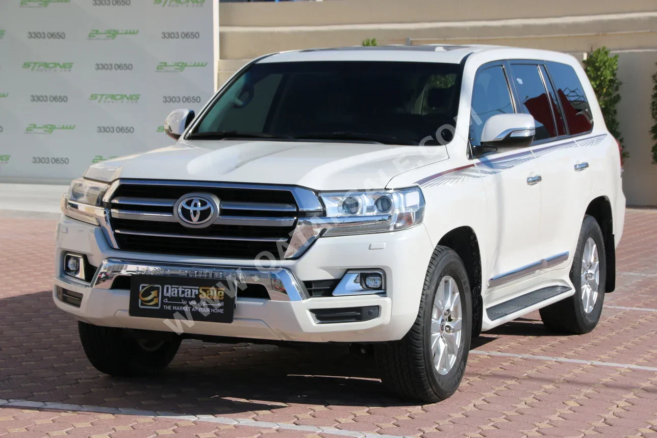 Toyota  Land Cruiser  GXR  2019  Automatic  128,000 Km  8 Cylinder  Four Wheel Drive (4WD)  SUV  White