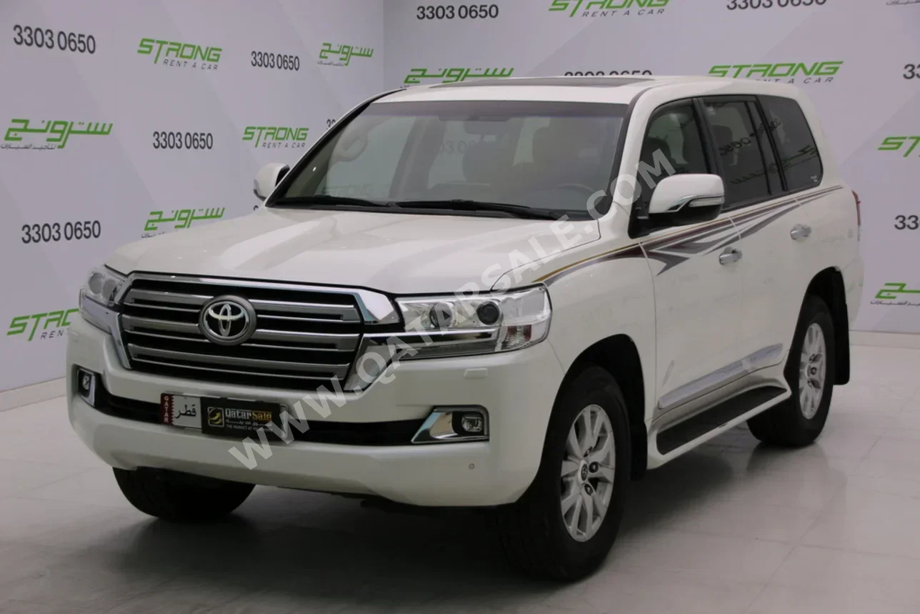 Toyota  Land Cruiser  GXR  2018  Automatic  126,000 Km  8 Cylinder  Four Wheel Drive (4WD)  SUV  White