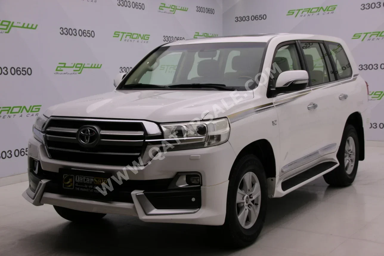 Toyota  Land Cruiser  VXR  2016  Automatic  278,000 Km  8 Cylinder  Four Wheel Drive (4WD)  SUV  White