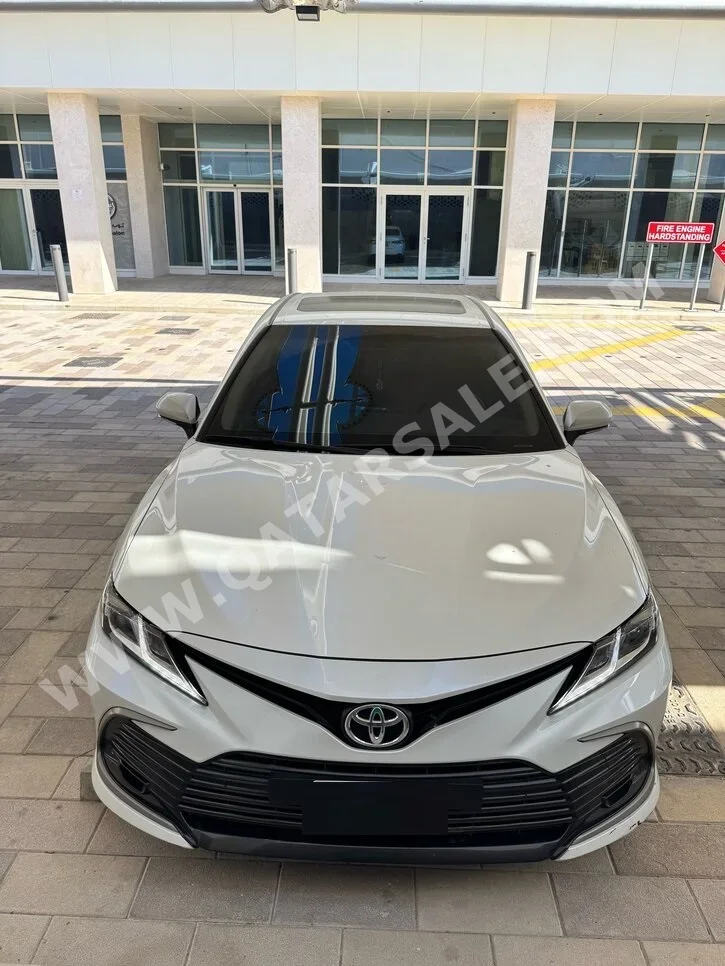 Toyota  Camry  GLE  2021  Automatic  60,000 Km  4 Cylinder  Front Wheel Drive (FWD)  Sedan  White