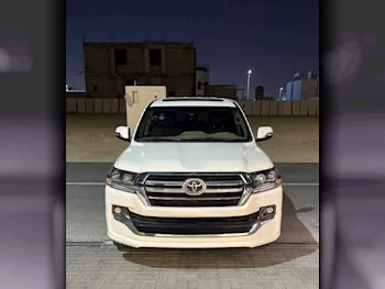 Toyota  Land Cruiser  GXR- Grand Touring  2019  Automatic  159,000 Km  8 Cylinder  Four Wheel Drive (4WD)  SUV  White  With Warranty