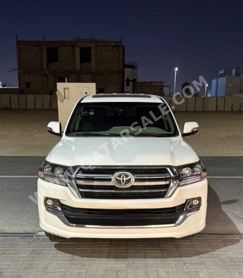 Toyota  Land Cruiser  GXR- Grand Touring  2019  Automatic  159,000 Km  8 Cylinder  Four Wheel Drive (4WD)  SUV  White  With Warranty