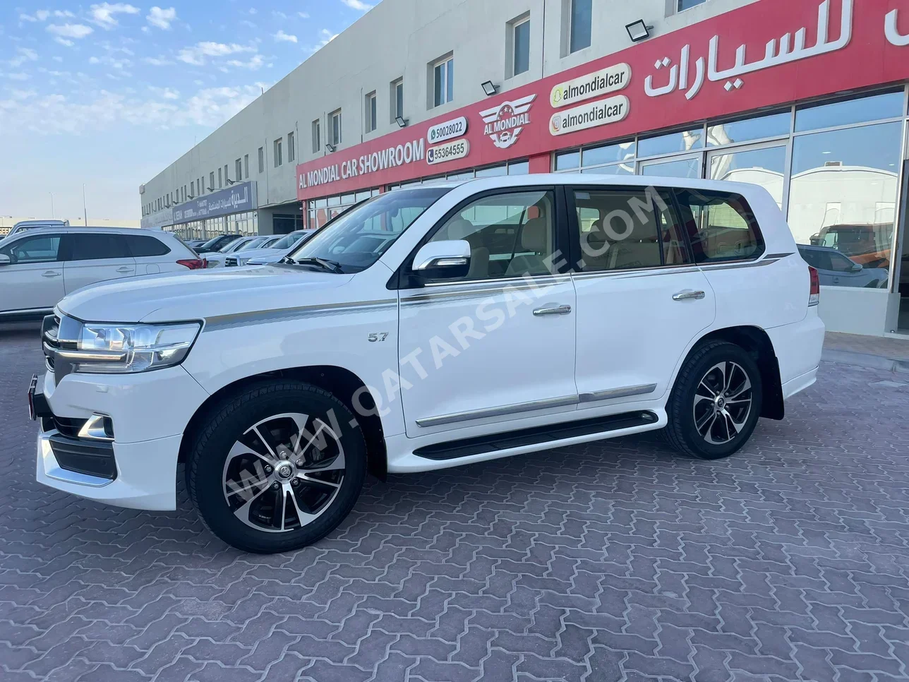 Toyota  Land Cruiser  VXR  2020  Automatic  182,000 Km  8 Cylinder  Four Wheel Drive (4WD)  SUV  White