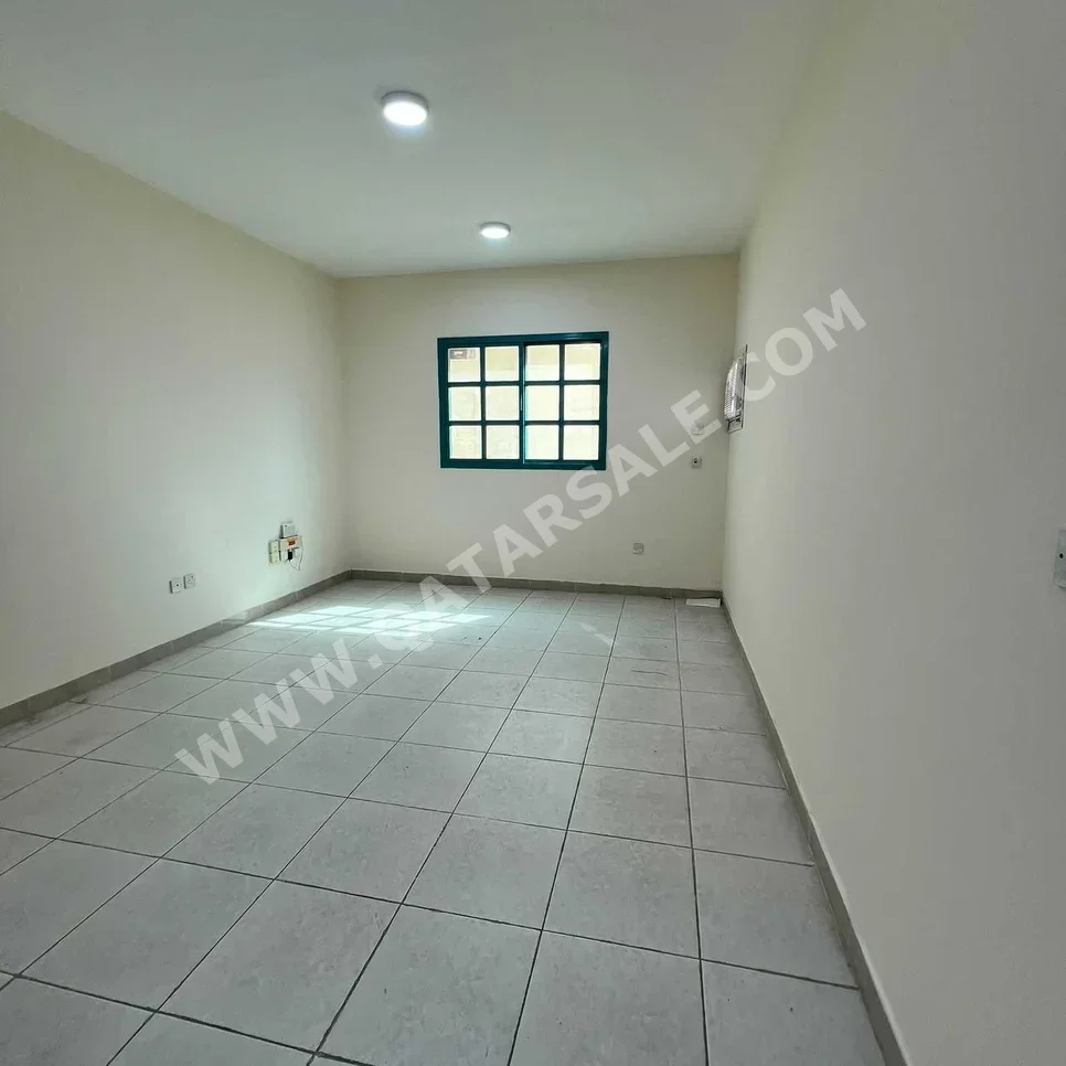 2 Bedrooms  Apartment  For Rent  in Doha -  Umm Ghuwailina  Not Furnished