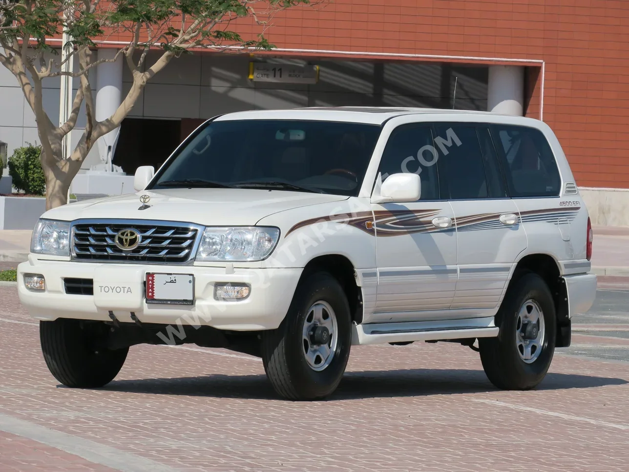 Toyota  Land Cruiser  GXR  2007  Manual  300,000 Km  6 Cylinder  Four Wheel Drive (4WD)  SUV  White