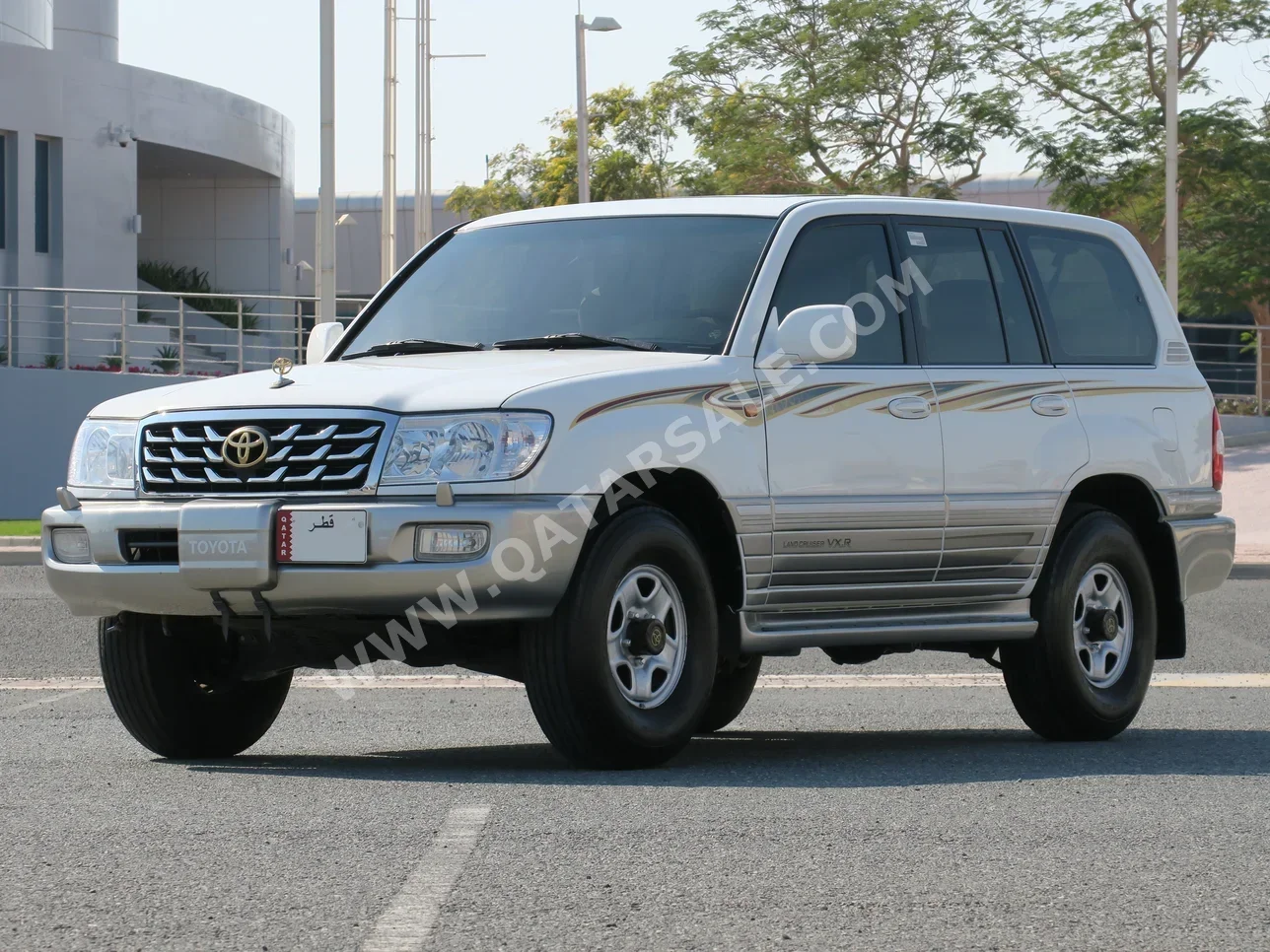 Toyota  Land Cruiser  VXR  2006  Automatic  360,000 Km  8 Cylinder  Four Wheel Drive (4WD)  SUV  White