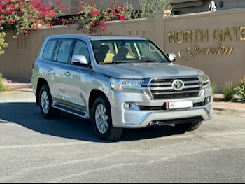 Toyota  Land Cruiser  GXR  2017  Automatic  160,000 Km  6 Cylinder  Four Wheel Drive (4WD)  SUV  Silver