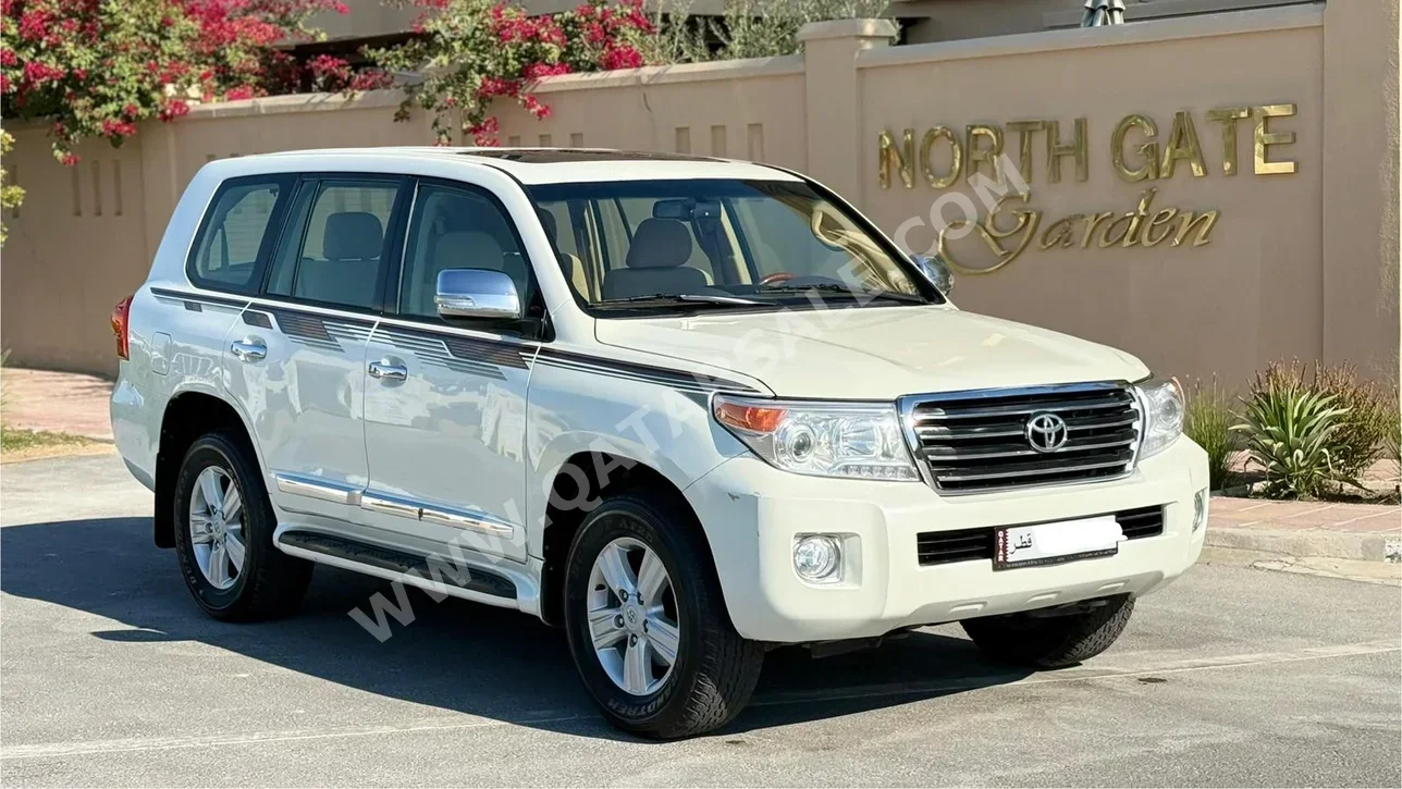 Toyota  Land Cruiser  GXR  2014  Automatic  240,000 Km  8 Cylinder  Four Wheel Drive (4WD)  SUV  White