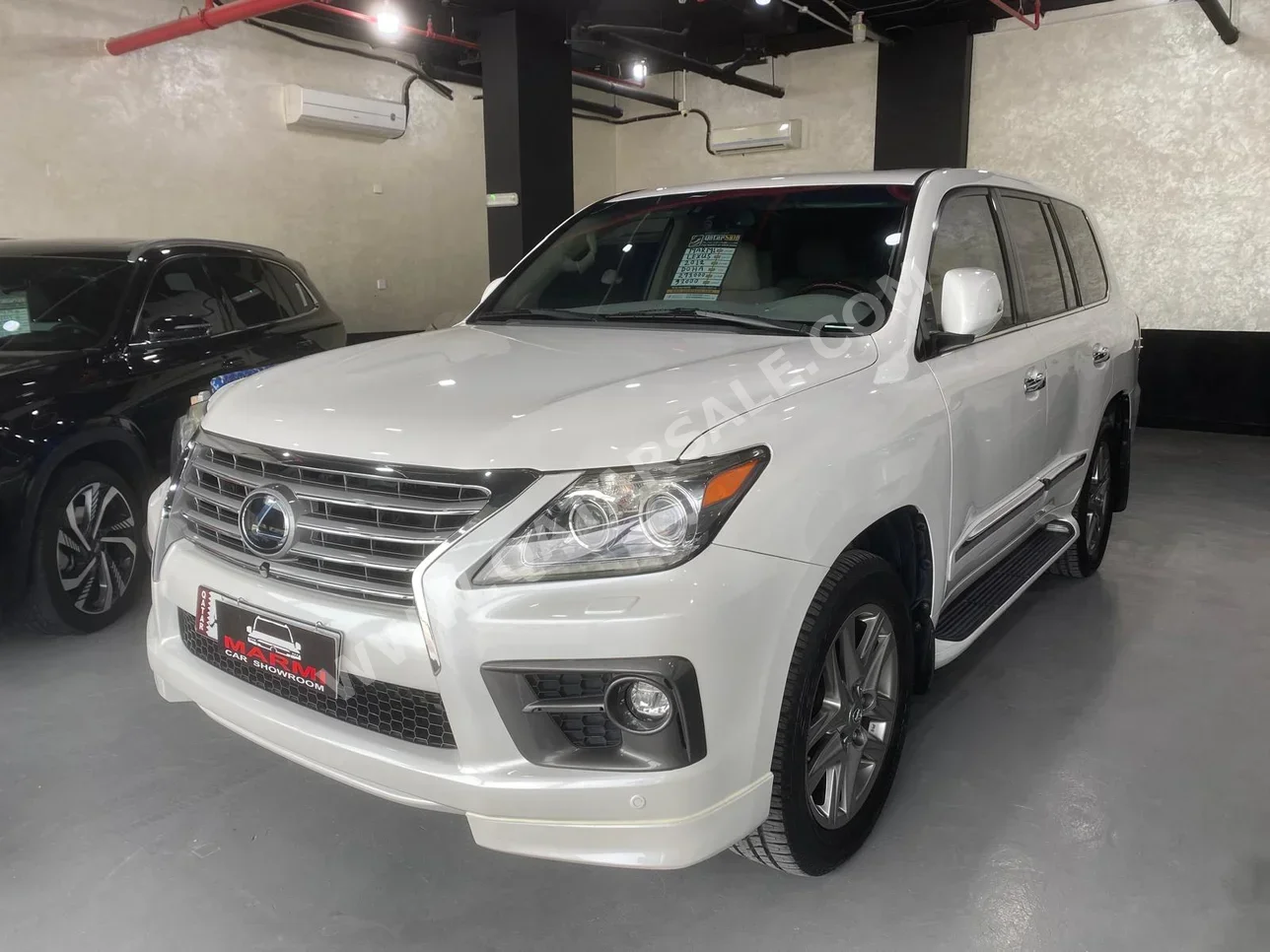 Lexus  LX  570  2012  Automatic  273,000 Km  8 Cylinder  Four Wheel Drive (4WD)  SUV  White