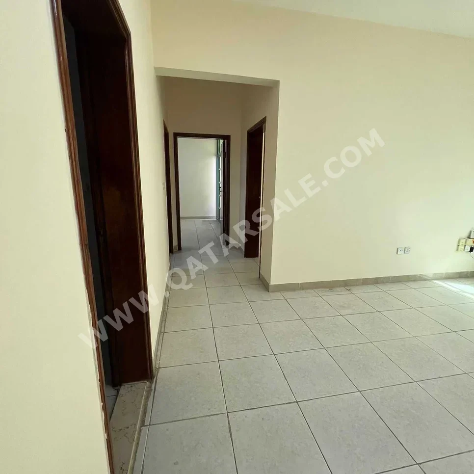2 Bedrooms  Apartment  For Rent  in Doha -  Umm Ghuwailina  Not Furnished