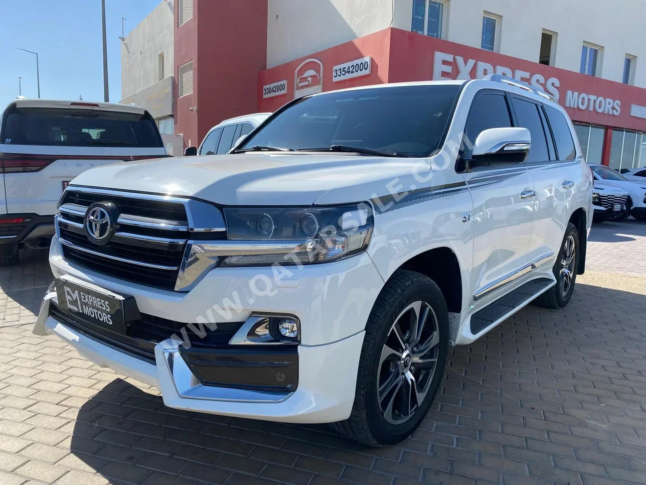 Toyota  Land Cruiser  GXR  2019  Automatic  152,000 Km  8 Cylinder  Four Wheel Drive (4WD)  SUV  White