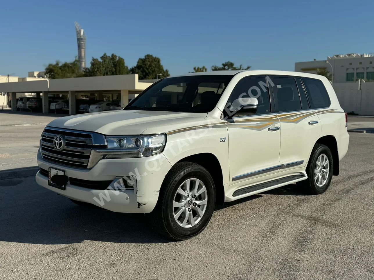 Toyota  Land Cruiser  VXR  2016  Automatic  178,000 Km  8 Cylinder  Four Wheel Drive (4WD)  SUV  White