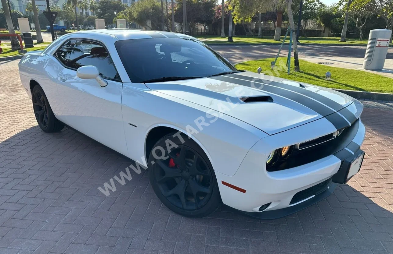 Dodge  Challenger  R/T  2015  Automatic  84,000 Km  8 Cylinder  Rear Wheel Drive (RWD)  Coupe / Sport  White