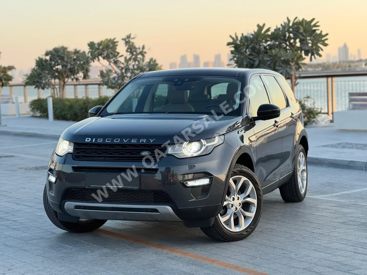 Land Rover  Discovery  Sport  2017  Automatic  77,000 Km  4 Cylinder  All Wheel Drive (AWD)  SUV  Gray