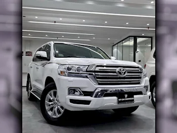 Toyota  Land Cruiser  GXR  2018  Automatic  229,000 Km  8 Cylinder  Four Wheel Drive (4WD)  SUV  White