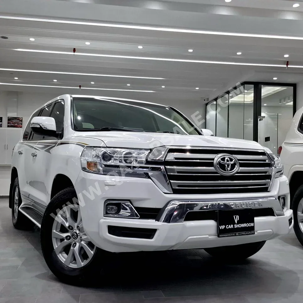 Toyota  Land Cruiser  GXR  2018  Automatic  229,000 Km  8 Cylinder  Four Wheel Drive (4WD)  SUV  White