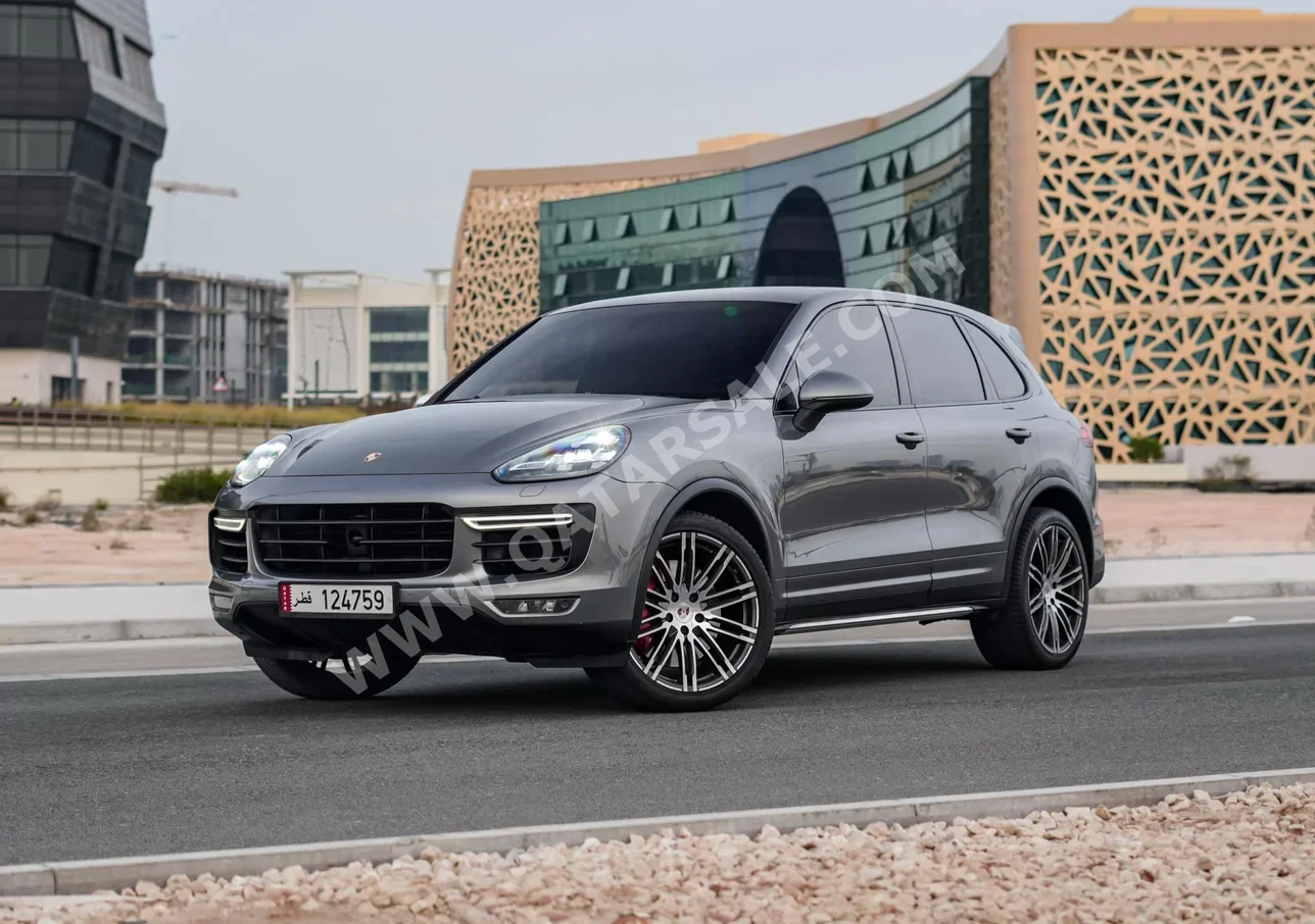 Porsche  Cayenne  Turbo  2016  Automatic  80,000 Km  8 Cylinder  Four Wheel Drive (4WD)  SUV  Gray