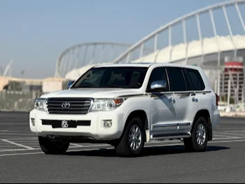 Toyota  Land Cruiser  GXR  2014  Automatic  270,000 Km  8 Cylinder  Four Wheel Drive (4WD)  SUV  White