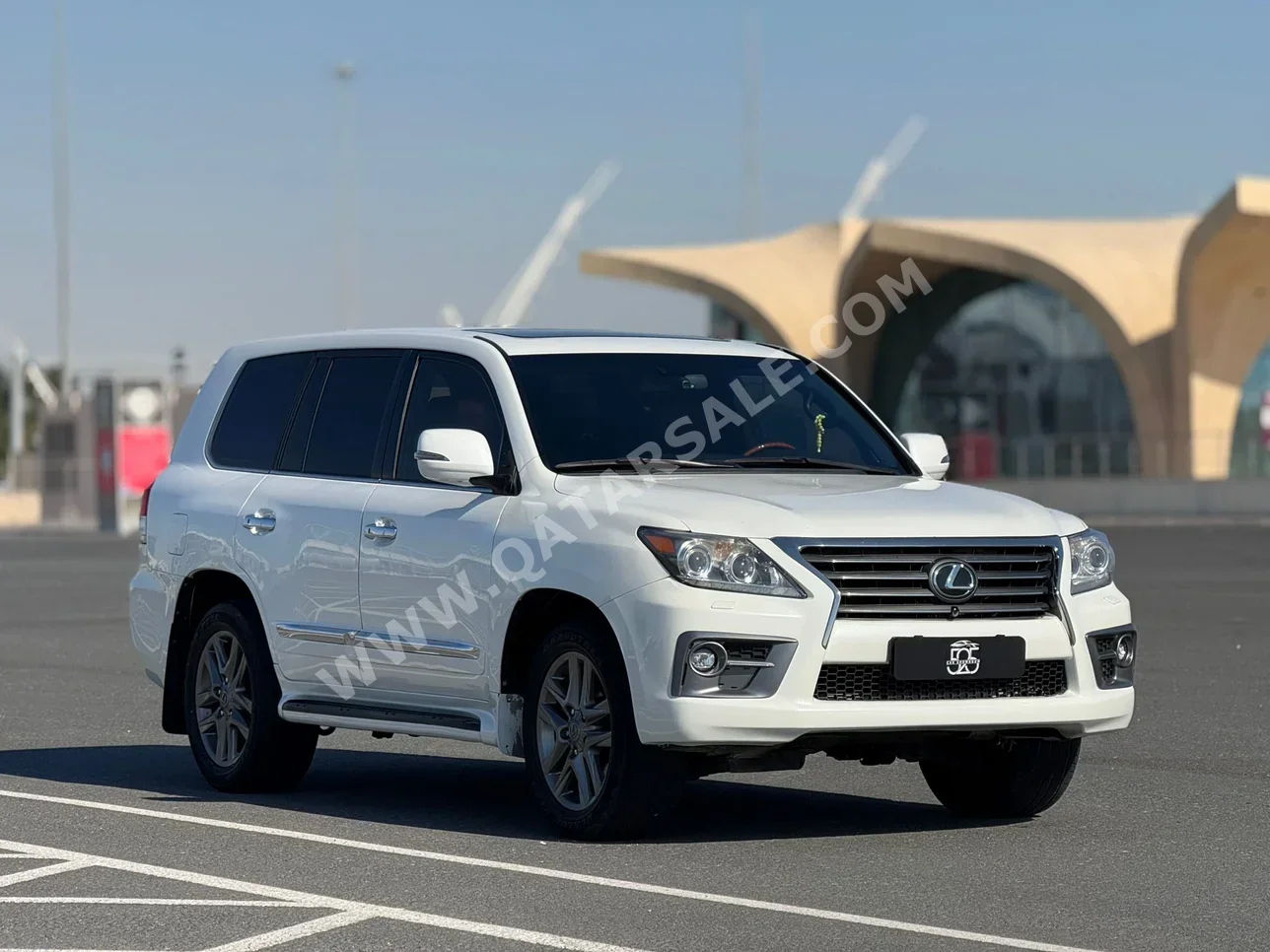 Lexus  LX  570  2014  Automatic  339,000 Km  8 Cylinder  Four Wheel Drive (4WD)  SUV  White