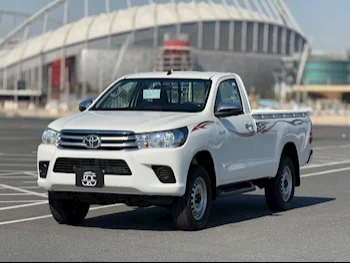 Toyota  Hilux  SR5  2025  Manual  0 Km  4 Cylinder  Four Wheel Drive (4WD)  Pick Up  White  With Warranty