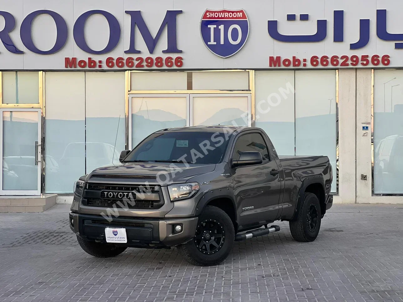 Toyota  Tundra  2014  Automatic  82,000 Km  8 Cylinder  Four Wheel Drive (4WD)  Pick Up  Brown