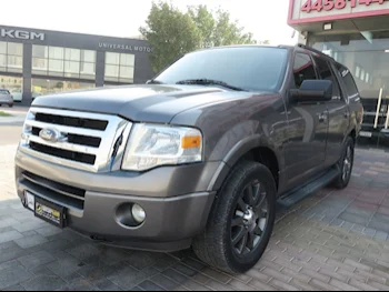 Ford  Expedition  XLT  2013  Automatic  150,000 Km  8 Cylinder  Four Wheel Drive (4WD)  SUV  Gray