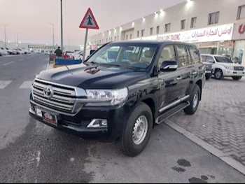 Toyota  Land Cruiser  VXR  2017  Automatic  234,000 Km  8 Cylinder  Four Wheel Drive (4WD)  SUV  Black