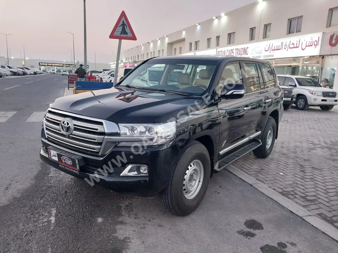 Toyota  Land Cruiser  VXR  2017  Automatic  234,000 Km  8 Cylinder  Four Wheel Drive (4WD)  SUV  Black