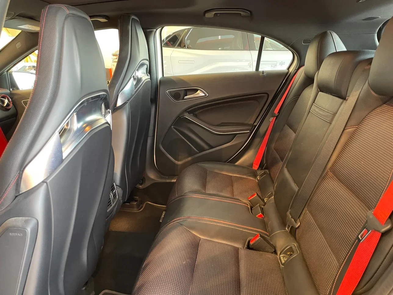 مرسيدس - بنز  ايه - كلاس  45 AMG  2018  اوتوماتيك  76,000 كم  4 سلندر  سحب امامي  هاتشباك  أبيض