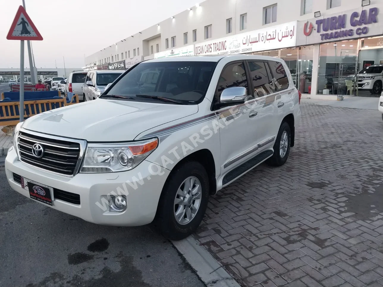 Toyota  Land Cruiser  GXR  2014  Automatic  336,000 Km  8 Cylinder  Four Wheel Drive (4WD)  SUV  White