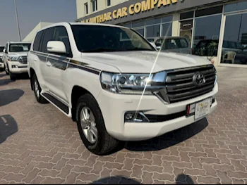 Toyota  Land Cruiser  GXR  2016  Automatic  132,000 Km  6 Cylinder  Four Wheel Drive (4WD)  SUV  White