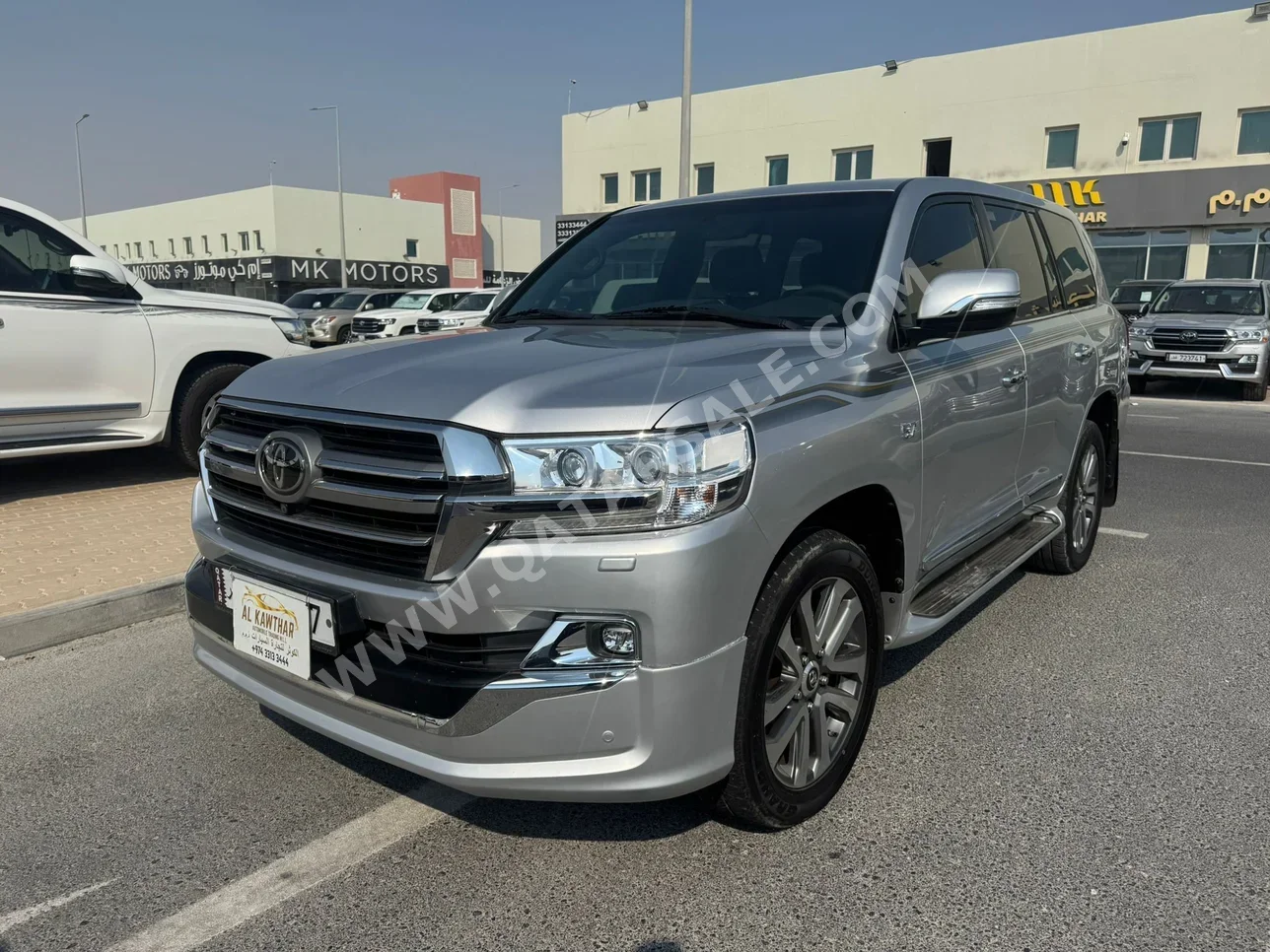 Toyota  Land Cruiser  VXR  2019  Automatic  223,000 Km  8 Cylinder  Four Wheel Drive (4WD)  SUV  Silver