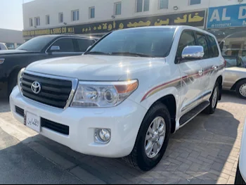 Toyota  Land Cruiser  GXR  2013  Automatic  347,000 Km  8 Cylinder  Four Wheel Drive (4WD)  SUV  White