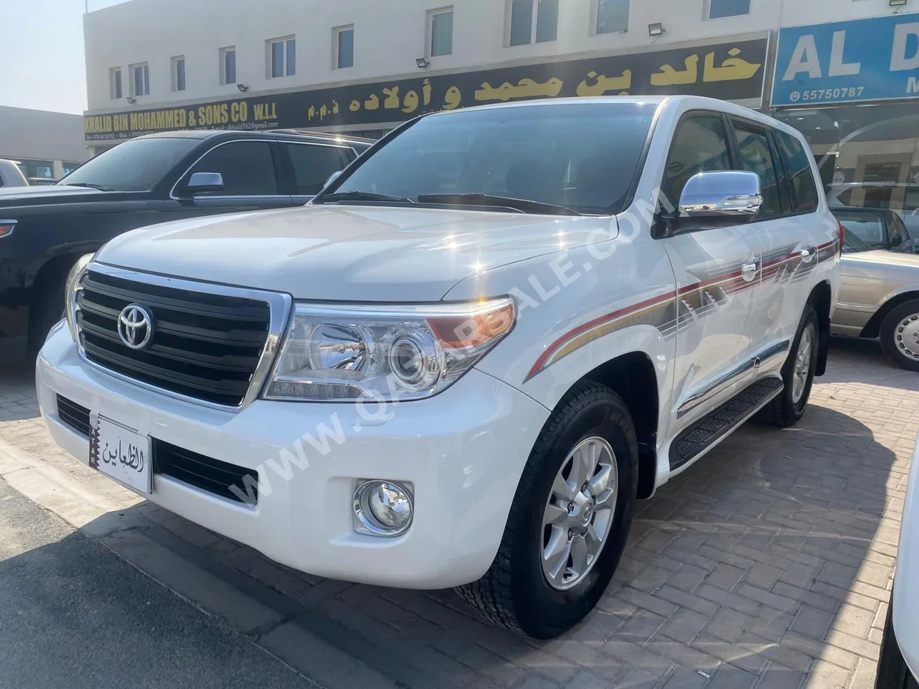 Toyota  Land Cruiser  GXR  2013  Automatic  347,000 Km  8 Cylinder  Four Wheel Drive (4WD)  SUV  White