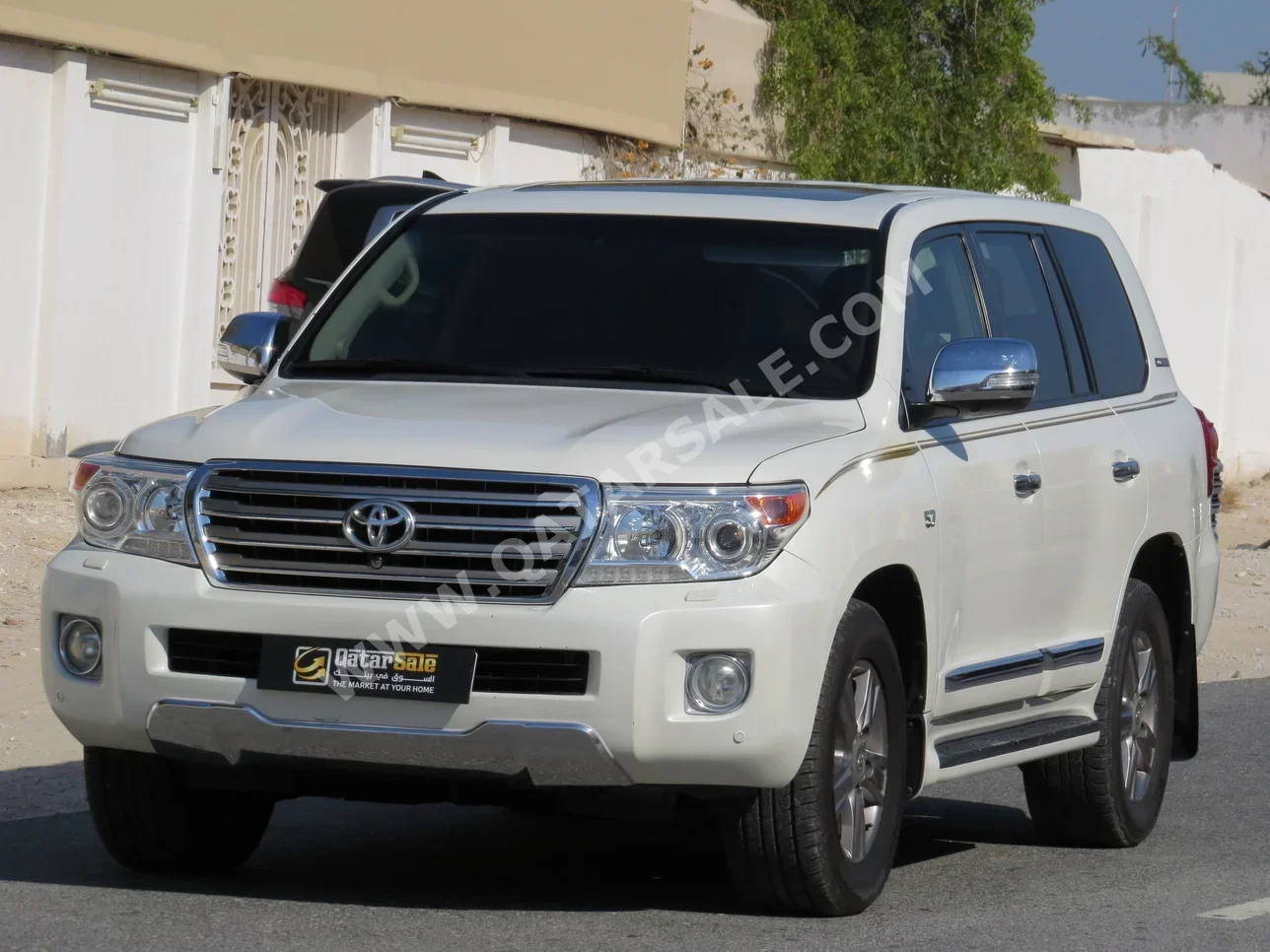 Toyota  Land Cruiser  VXR  2015  Automatic  245,000 Km  8 Cylinder  Four Wheel Drive (4WD)  SUV  White