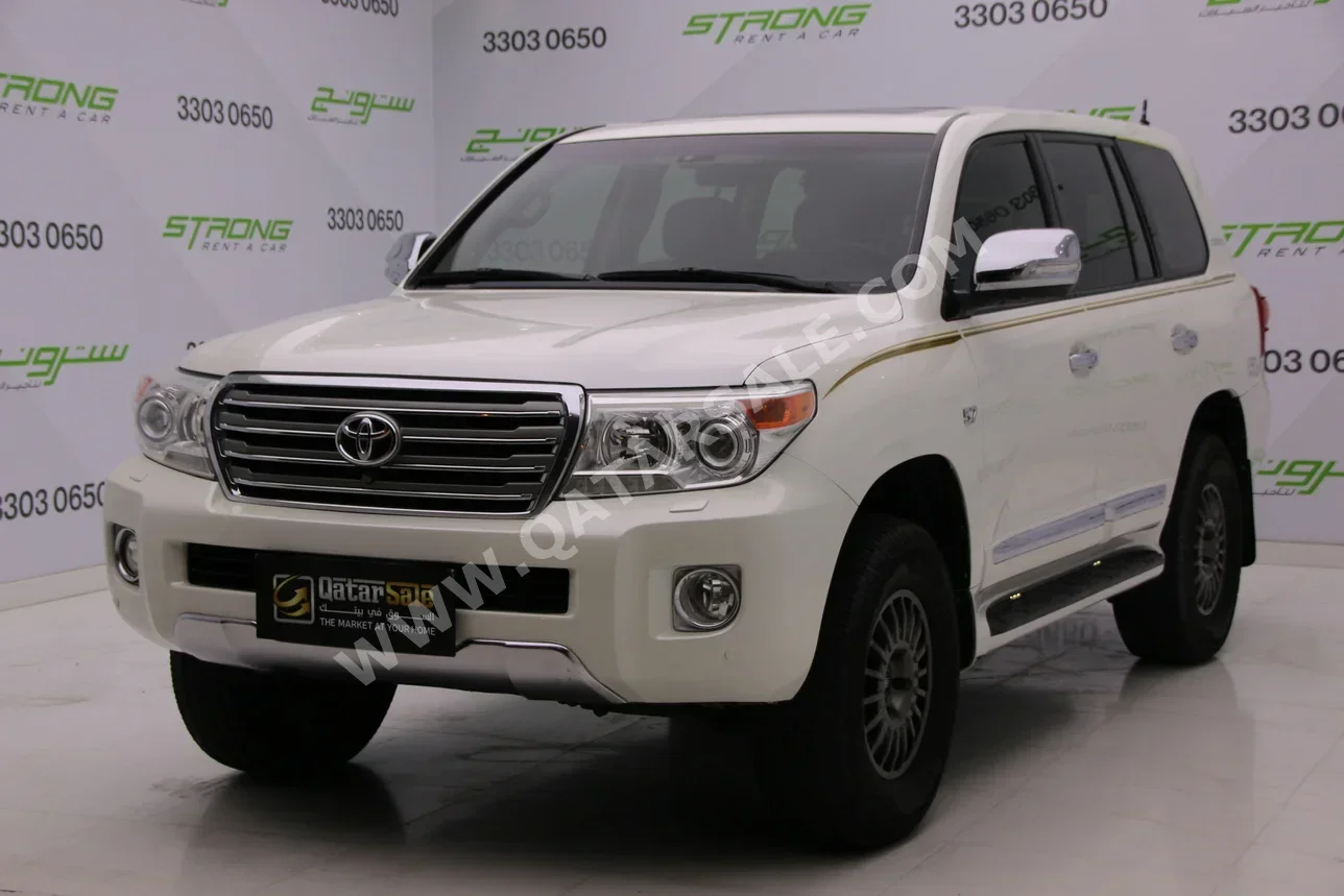 Toyota  Land Cruiser  VXR  2015  Automatic  286,000 Km  8 Cylinder  Four Wheel Drive (4WD)  SUV  White