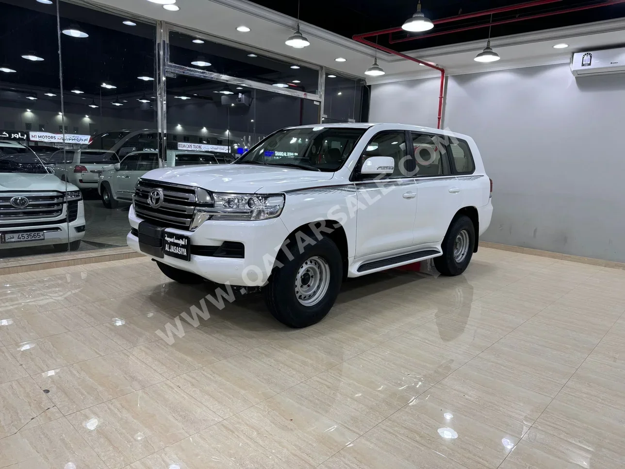 Toyota  Land Cruiser  GXR  2019  Automatic  167,000 Km  6 Cylinder  Four Wheel Drive (4WD)  SUV  White