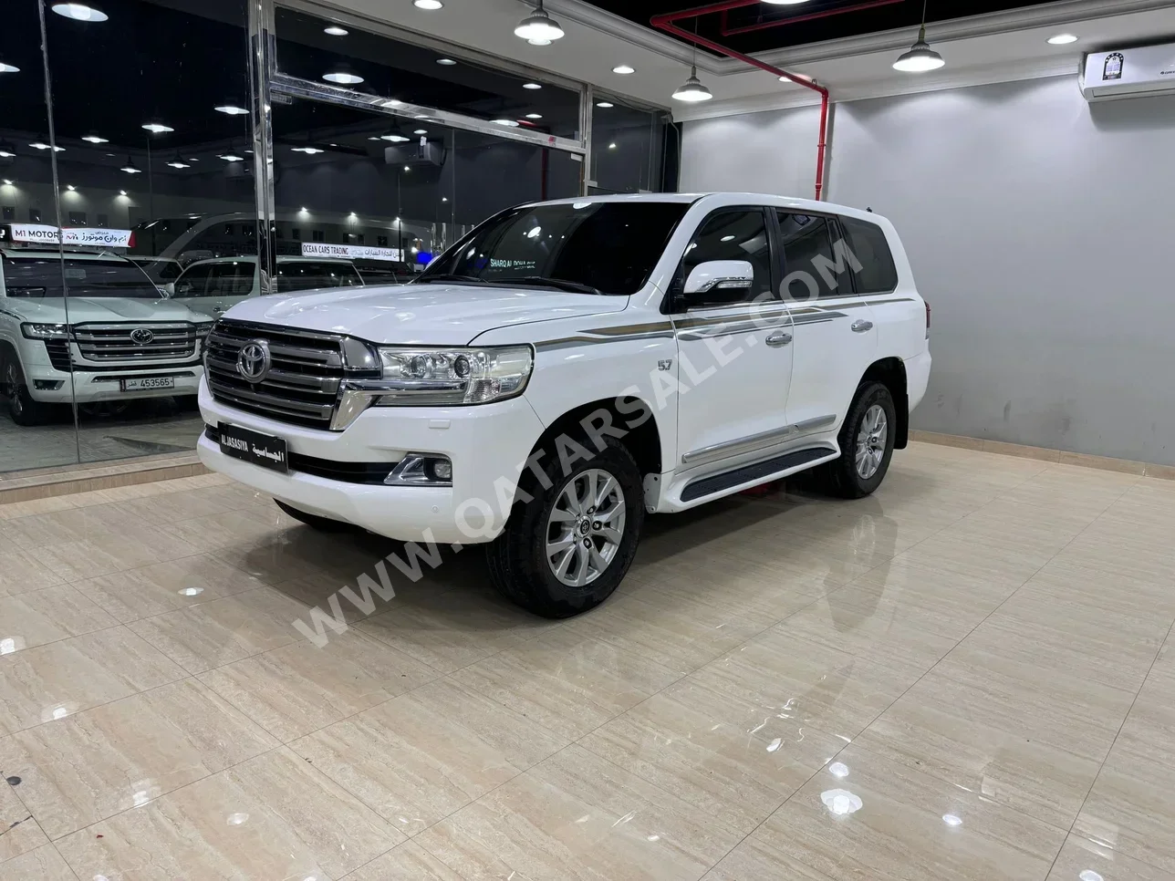 Toyota  Land Cruiser  VXR  2016  Automatic  289,000 Km  8 Cylinder  Four Wheel Drive (4WD)  SUV  White