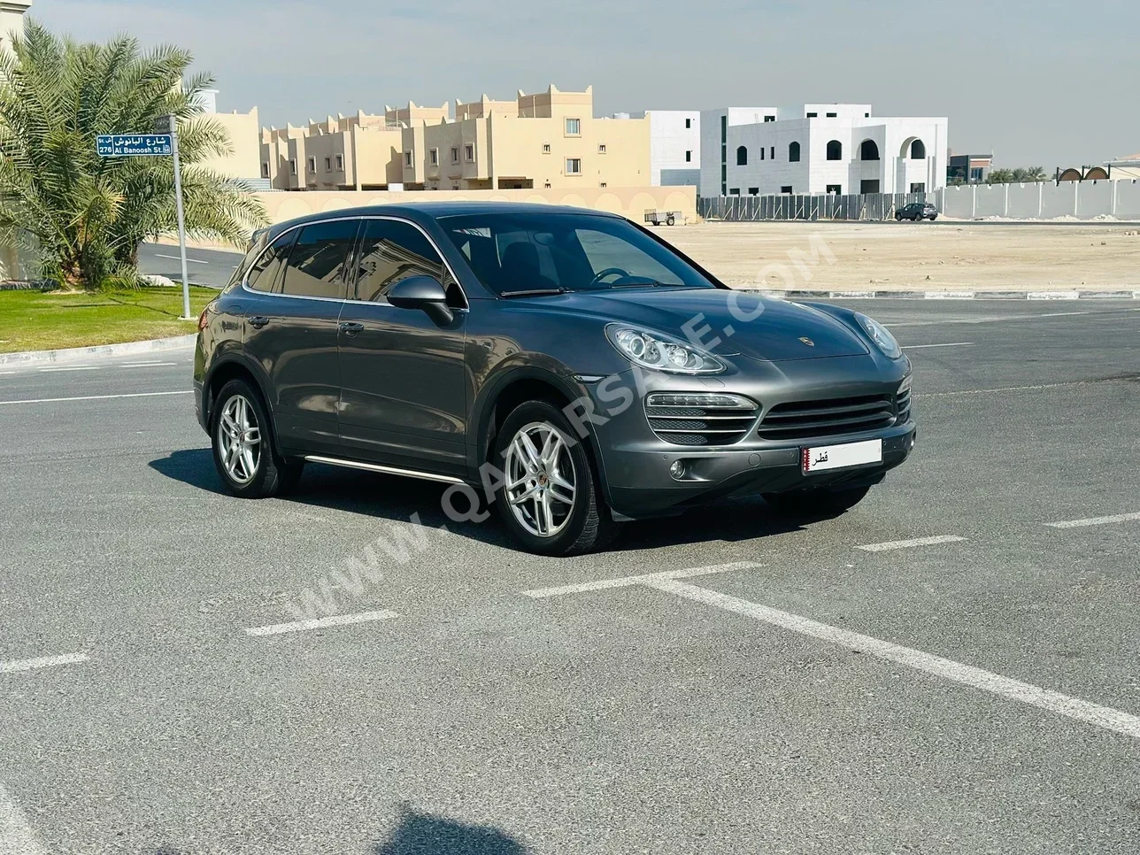 Porsche  Cayenne  2013  Automatic  136,000 Km  6 Cylinder  Four Wheel Drive (4WD)  SUV  Gray