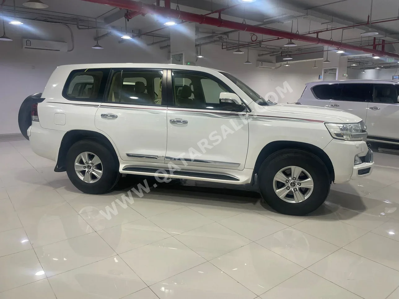 Toyota  Land Cruiser  GXR  2017  Automatic  187,000 Km  8 Cylinder  Four Wheel Drive (4WD)  SUV  White